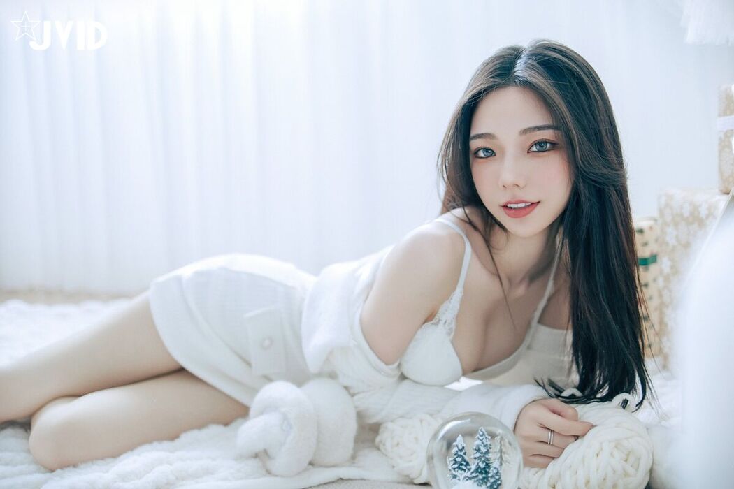 JVID Jiu Jiu 啾啾 – 純白性感小公主啾啾降臨 Part2