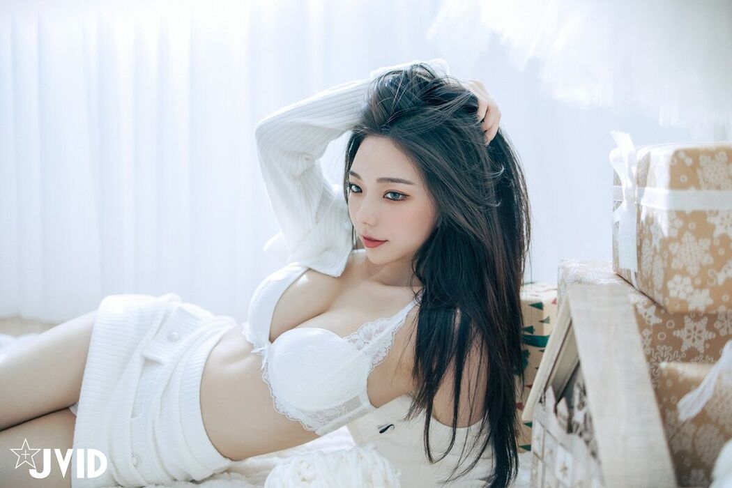 JVID Jiu Jiu 啾啾 – 純白性感小公主啾啾降臨 Part1