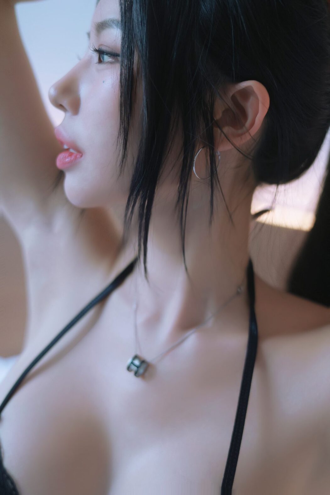 Dongeuran 동그란 – Office Girl B