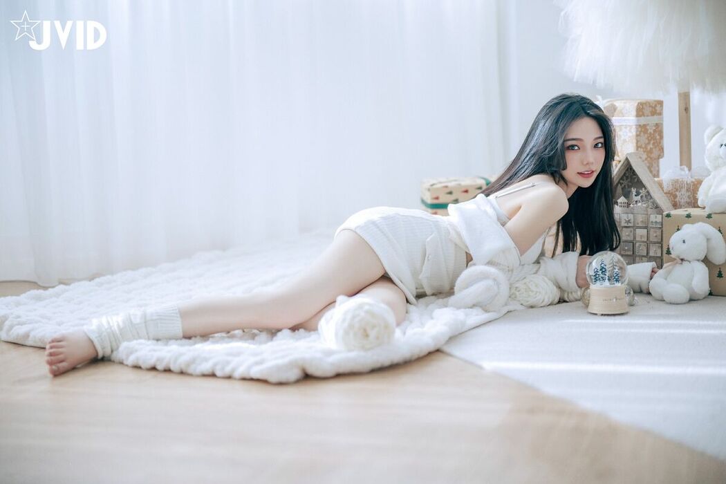 JVID Jiu Jiu 啾啾 – 純白性感小公主啾啾降臨 Part2