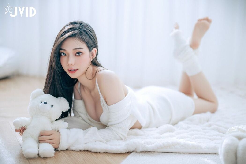 JVID Jiu Jiu 啾啾 – 純白性感小公主啾啾降臨 Part3