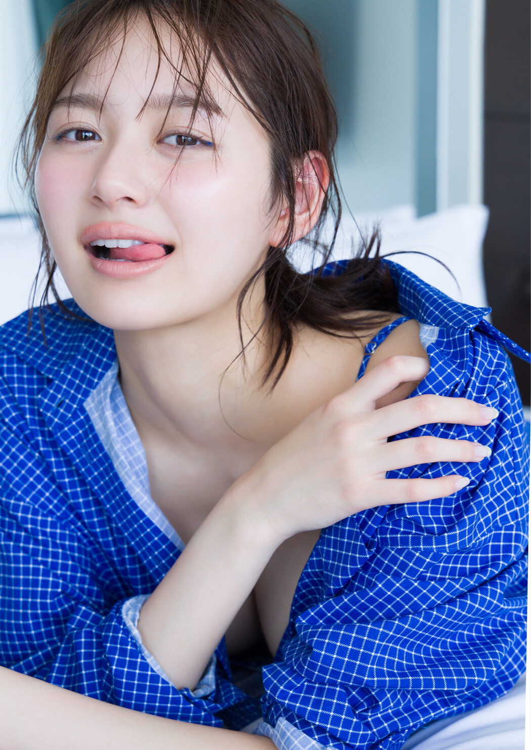 Shiori Kato 加藤栞, Young Jump 2025 No.25 (ヤングジャンプ 2025年25号)