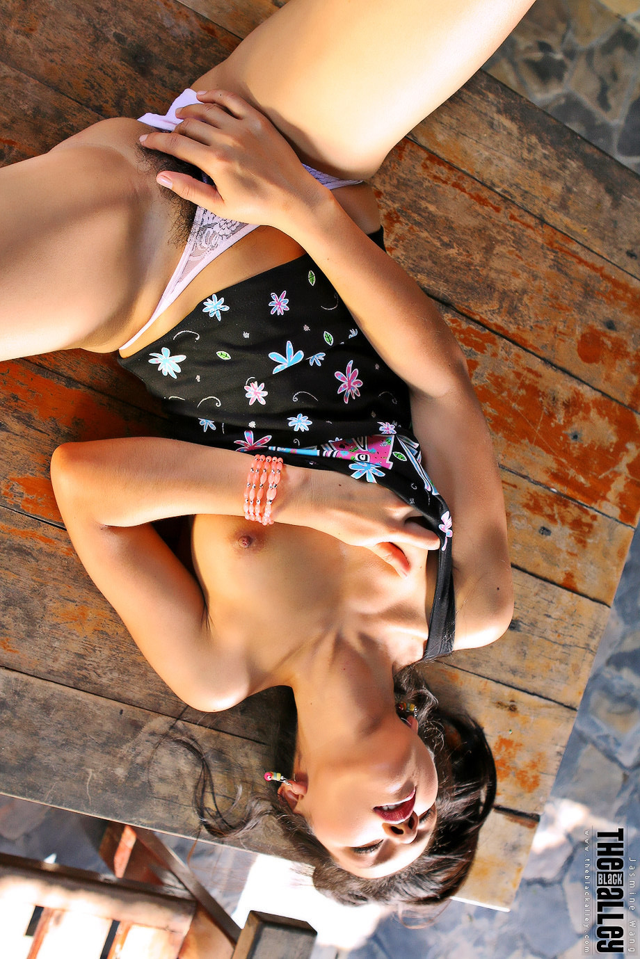 Jasmine Wang The Black Alley Photobook Set.02