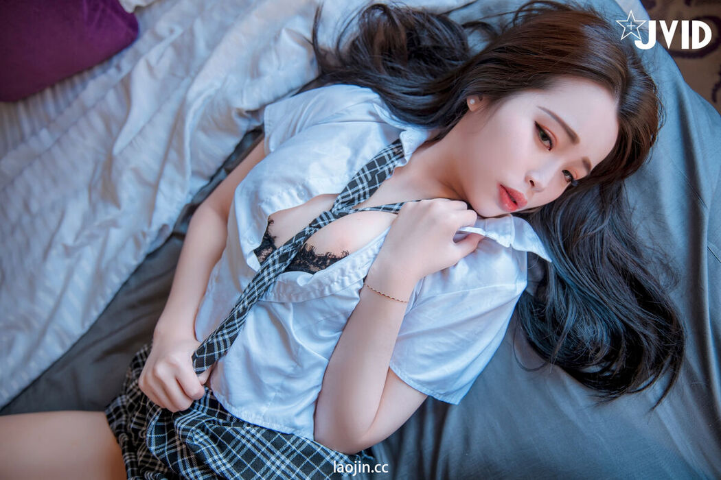 JVID Li Lin 里琳 – 觸碰巨乳JK的猥褻色情指導 里琳 我在輔導她作業的期間錄了一段我與她的視頻隔著校服撫摸她小穴就 變得 Part1