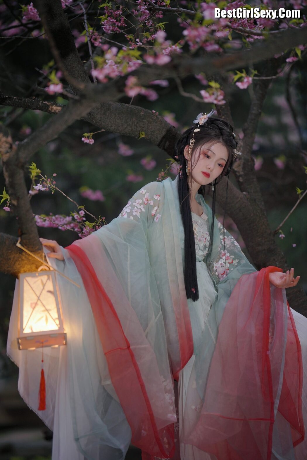 YiTuYu艺图语 Vol.3847 Yue Li