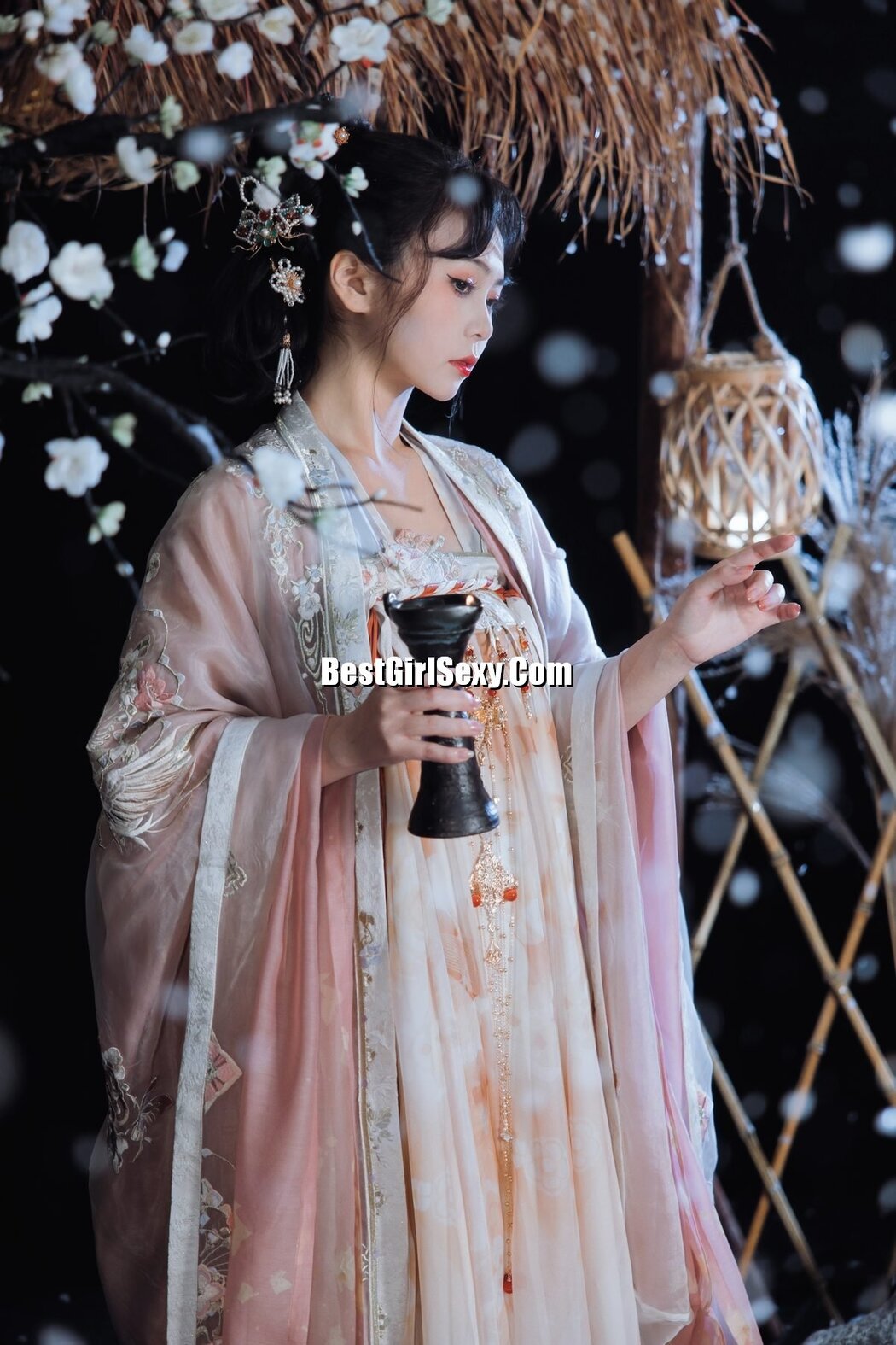YiTuYu艺图语 Vol.3720 Qian Mo Hong Chen
