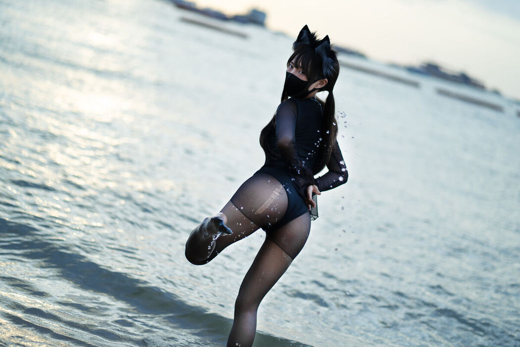 Coser@职业奶妈三水子 – 黑丝泳装