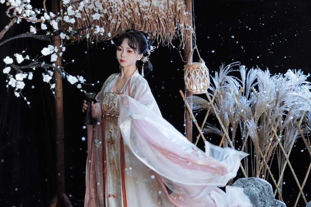 YiTuYu艺图语 Vol.3720 Qian Mo Hong Chen