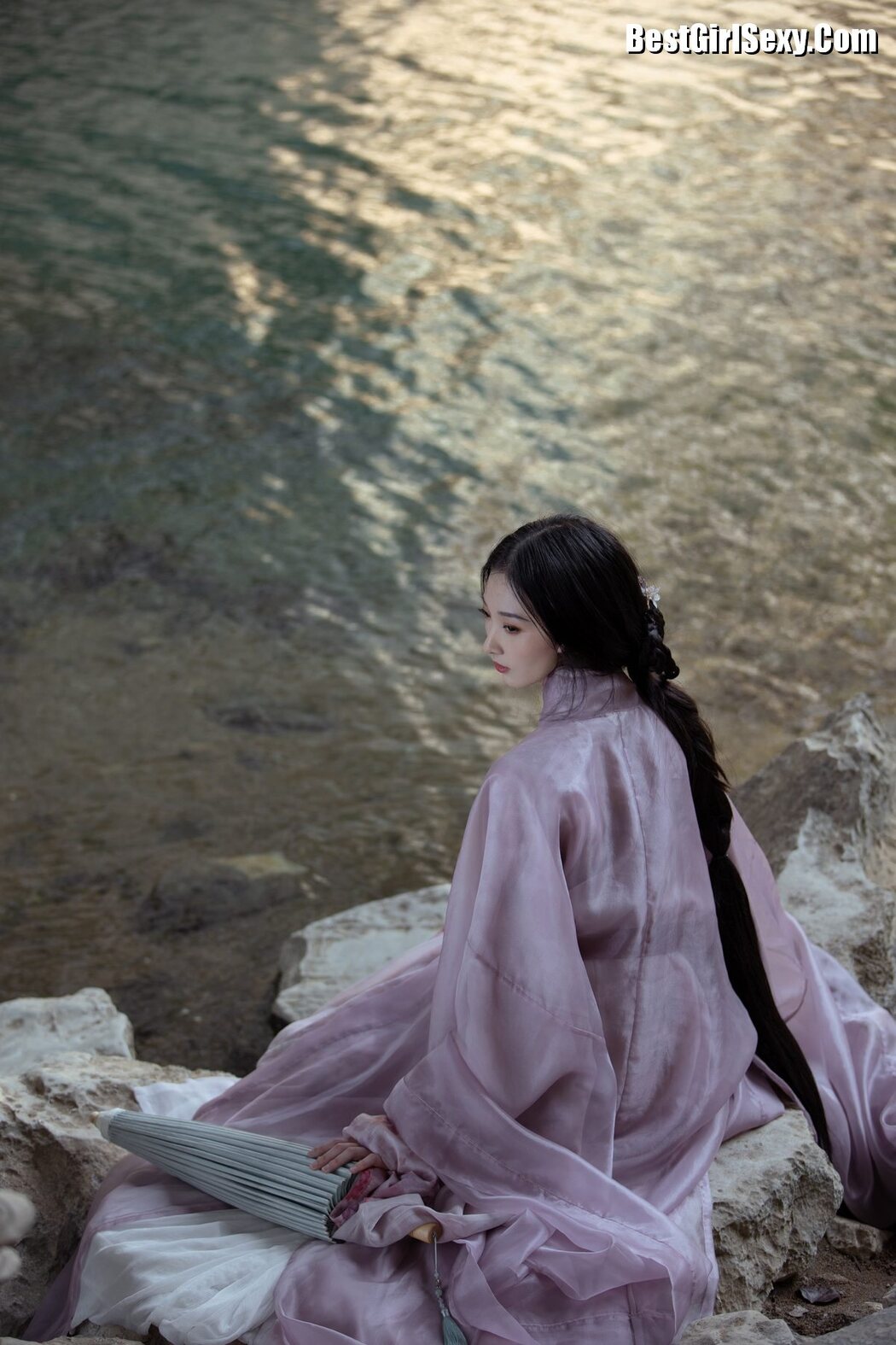 YiTuYu艺图语 Vol.3809 A Moon