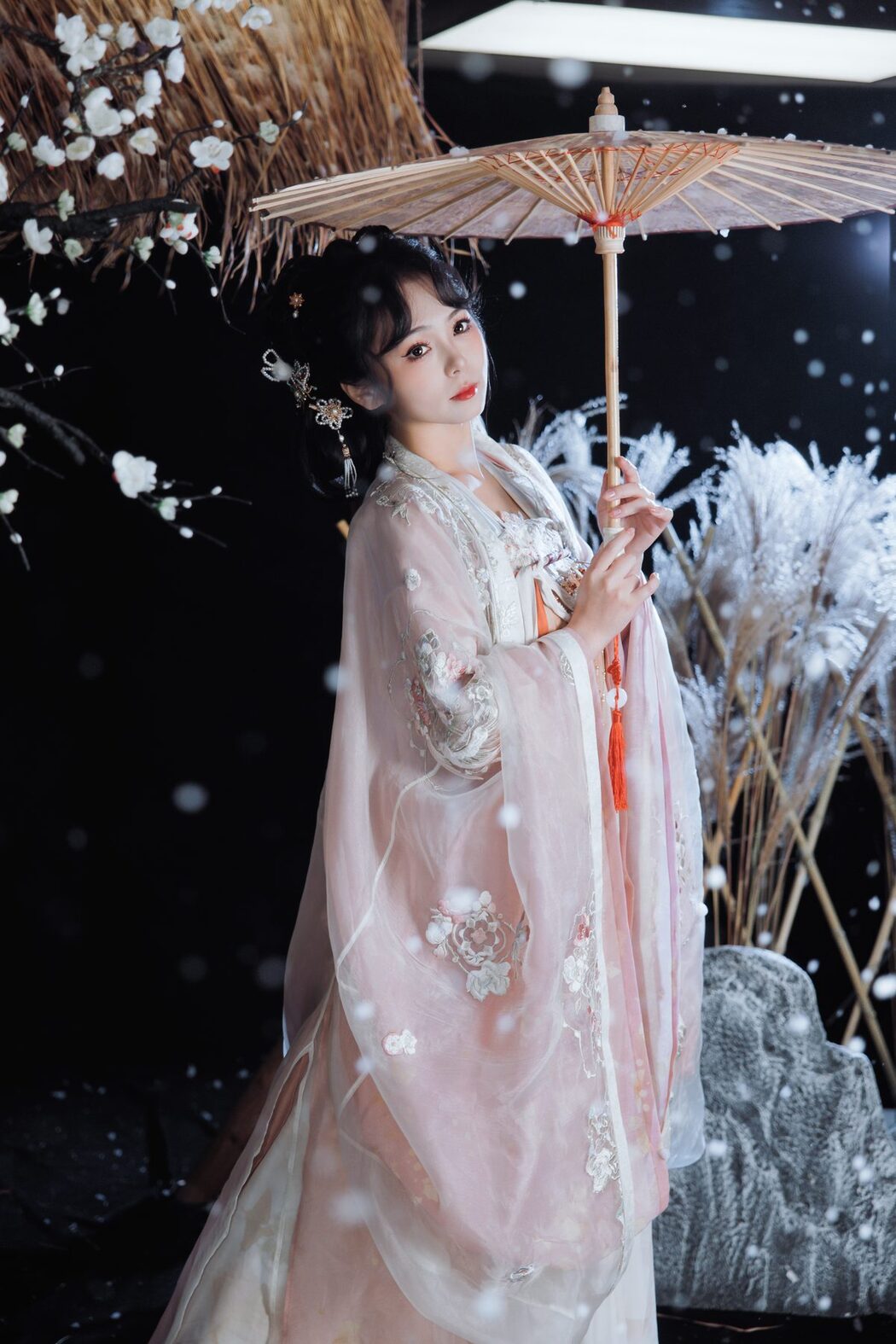YiTuYu艺图语 Vol.3720 Qian Mo Hong Chen