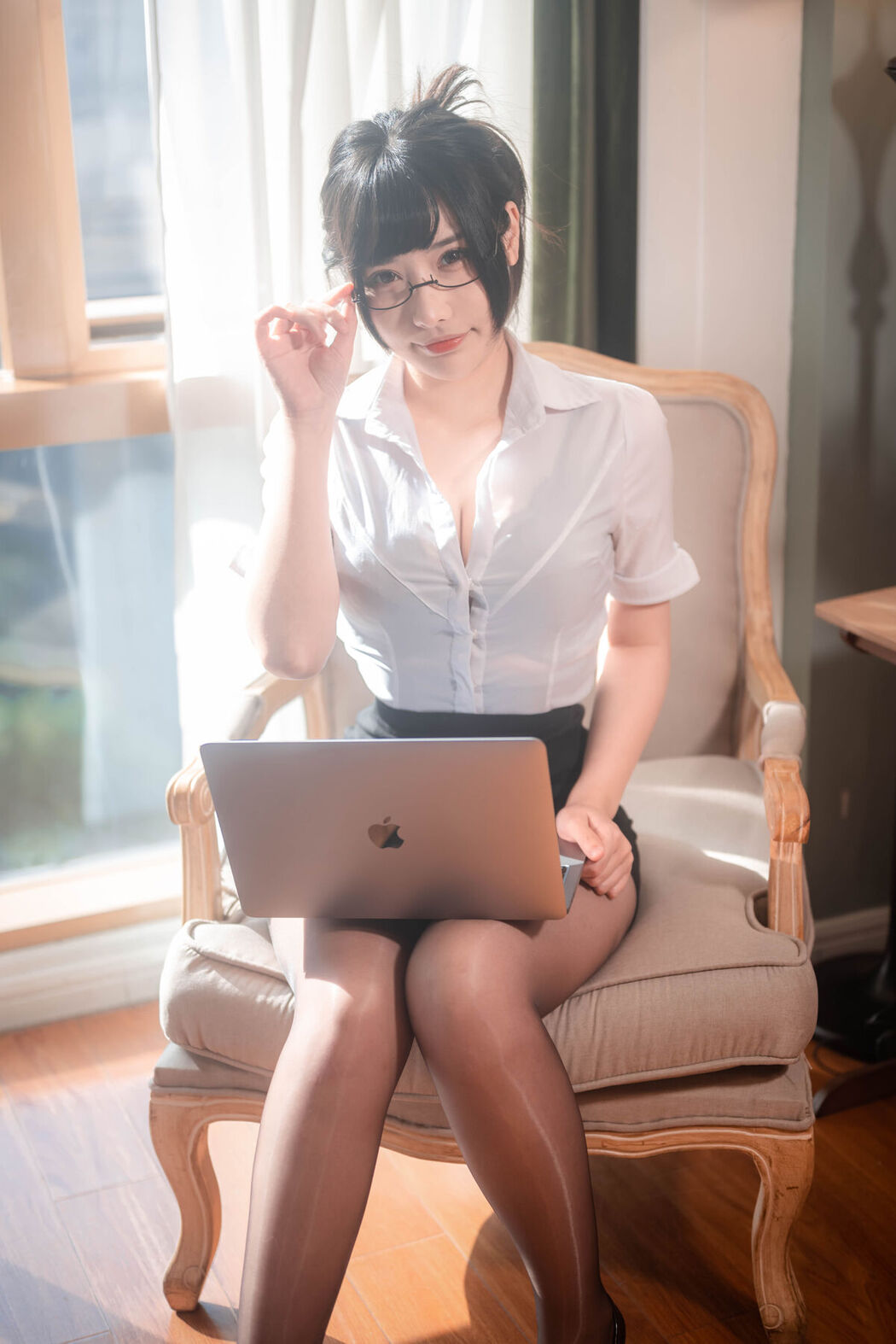 Coser@糖果果Candy – 室内OL Part1