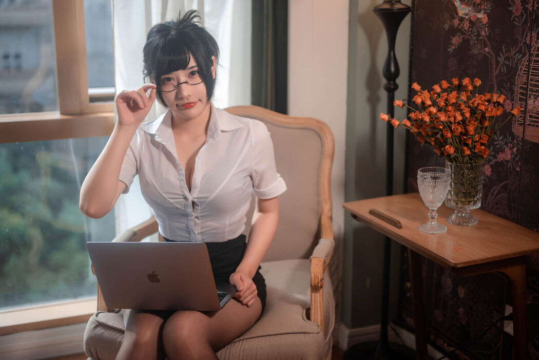 Coser@糖果果Candy – 室内OL Part1