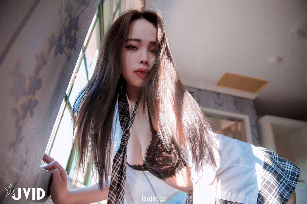 JVID Li Lin 里琳 – 觸碰巨乳JK的猥褻色情指導 里琳 我在輔導她作業的期間錄了一段我與她的視頻隔著校服撫摸她小穴就 變得 Part1