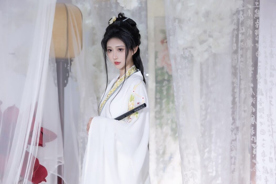 YiTuYu艺图语 Vol.3755 Qi Luo Sheng De Xiao Su Su