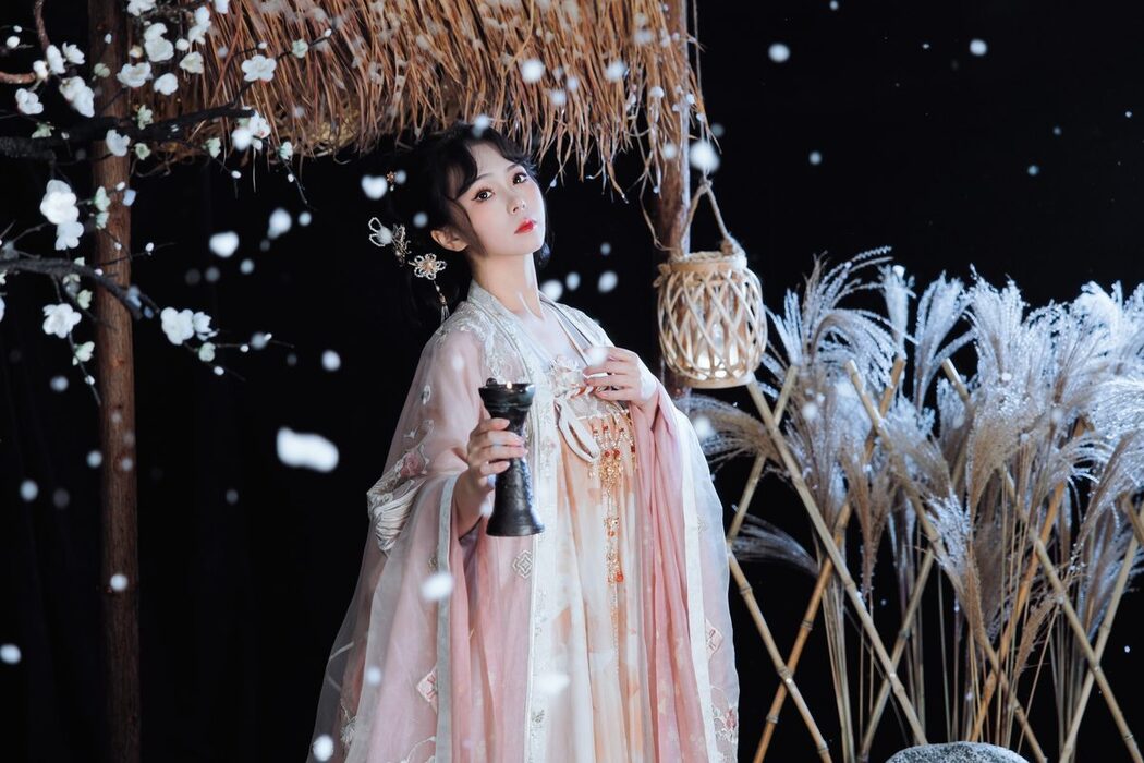 YiTuYu艺图语 Vol.3720 Qian Mo Hong Chen