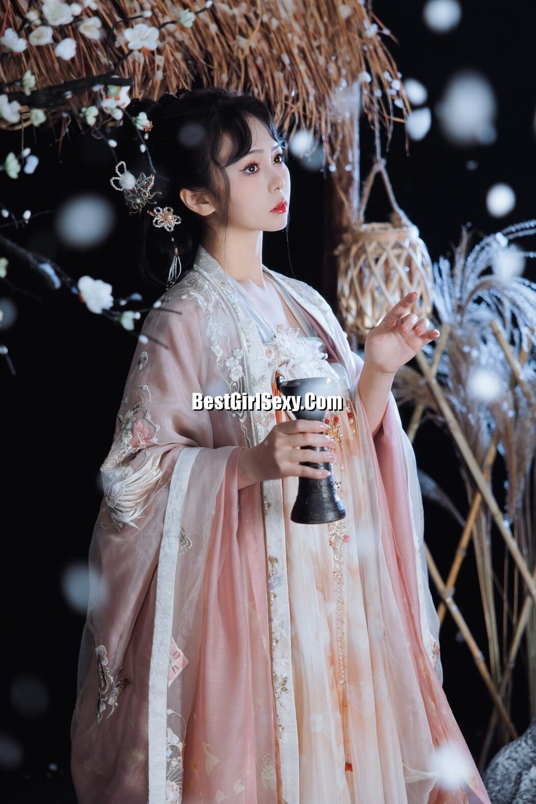 YiTuYu艺图语 Vol.3720 Qian Mo Hong Chen