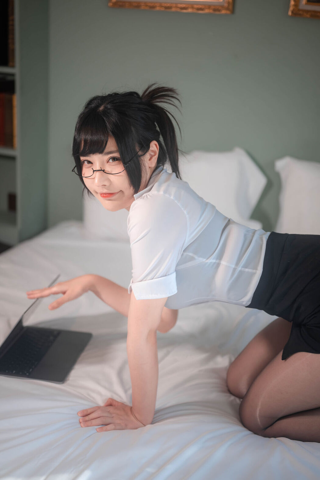 Coser@糖果果Candy – 室内OL Part1