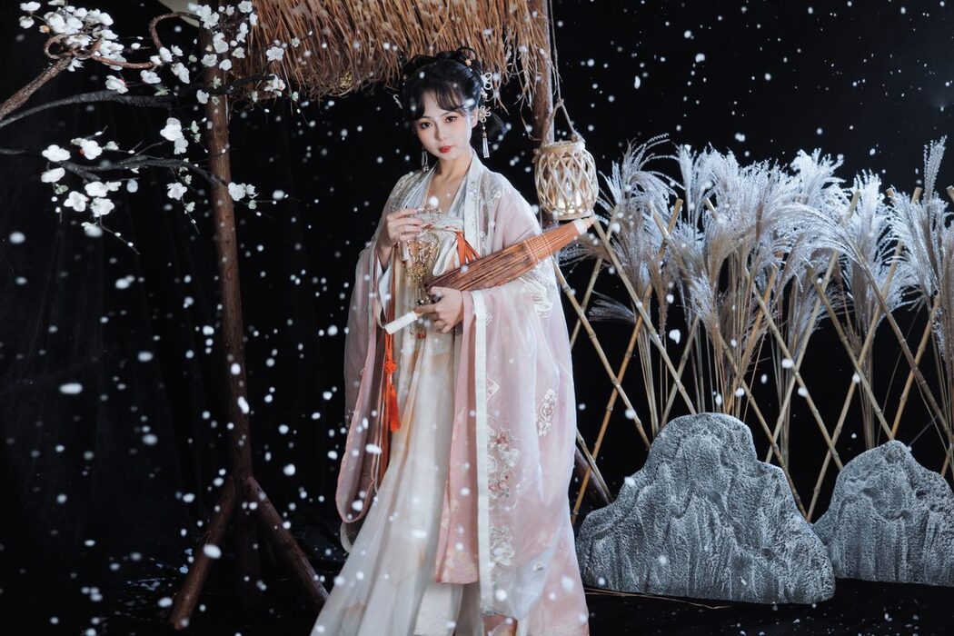 YiTuYu艺图语 Vol.3720 Qian Mo Hong Chen