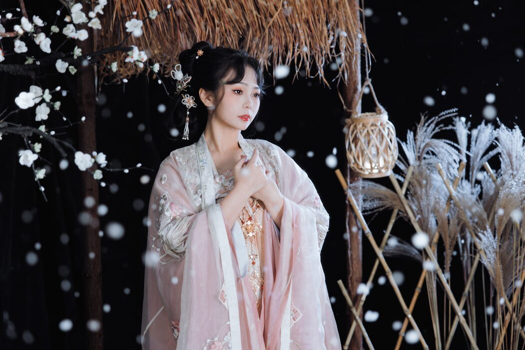 YiTuYu艺图语 Vol.3720 Qian Mo Hong Chen