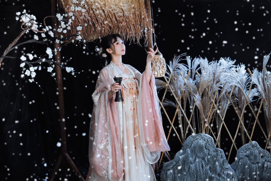 YiTuYu艺图语 Vol.3720 Qian Mo Hong Chen