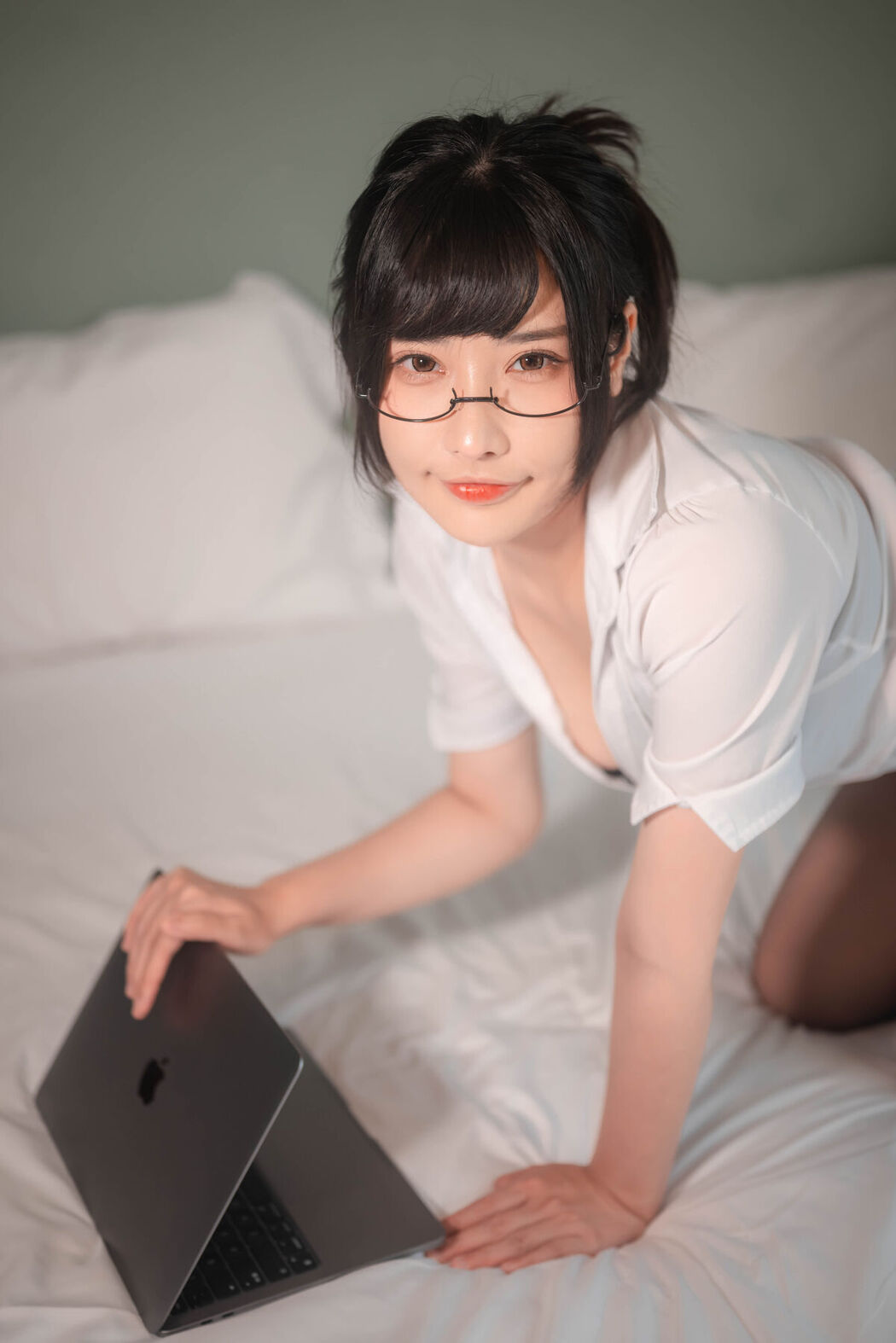 Coser@糖果果Candy – 室内OL Part1