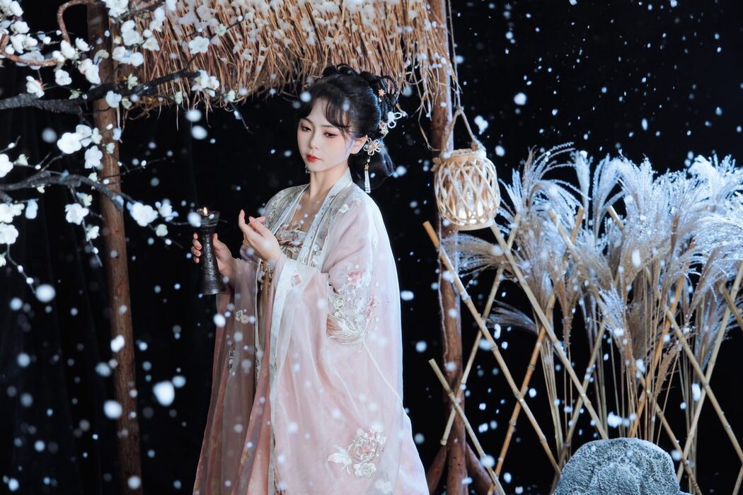 YiTuYu艺图语 Vol.3720 Qian Mo Hong Chen