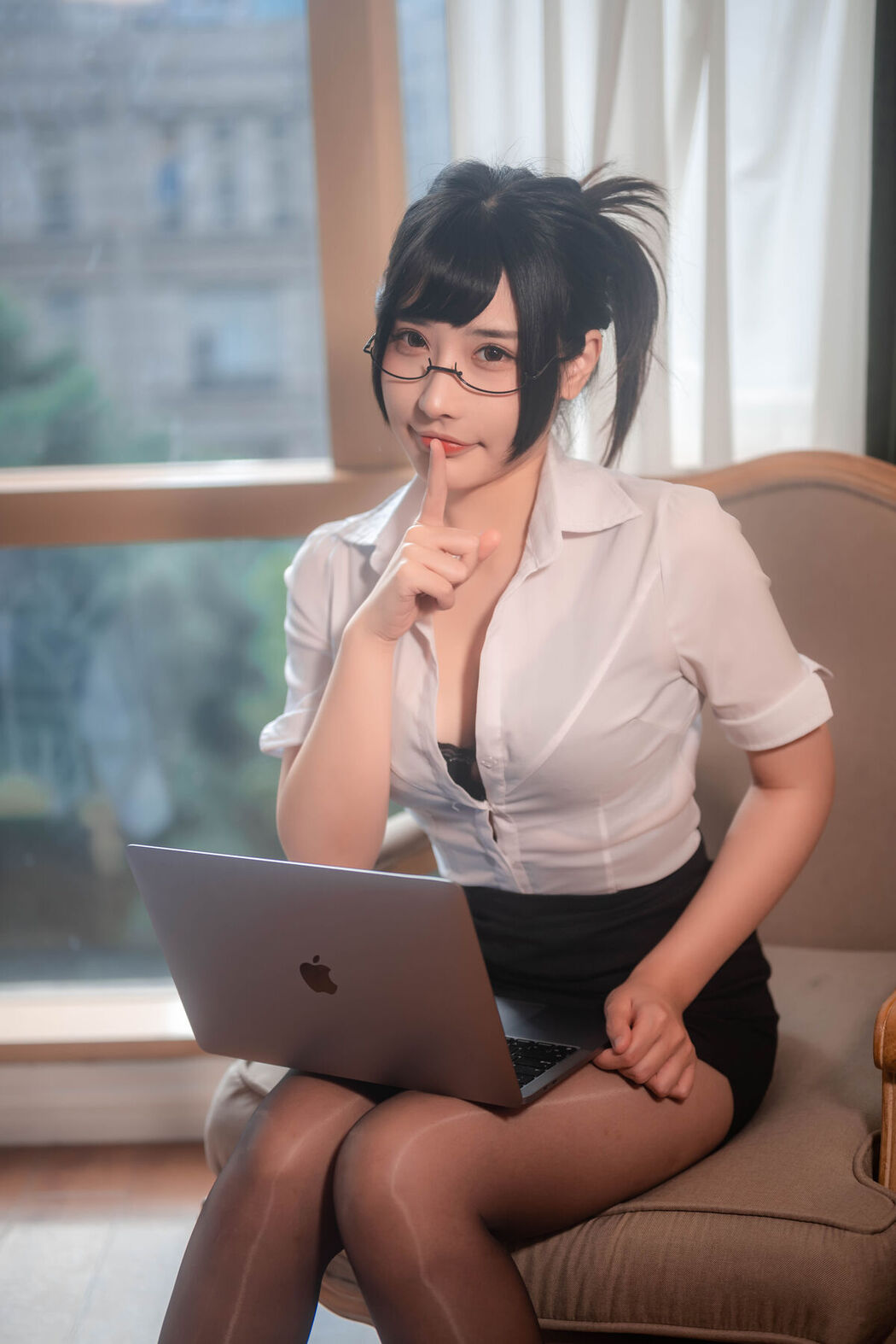 Coser@糖果果Candy – 室内OL Part1