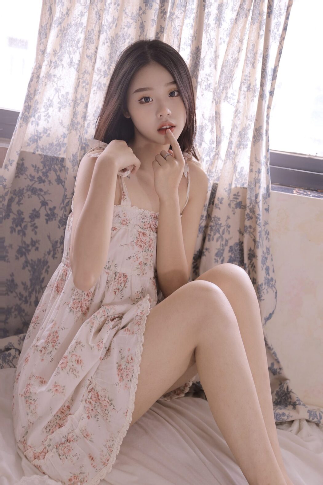 YiTuYu艺图语 Vol.3826 Li Li