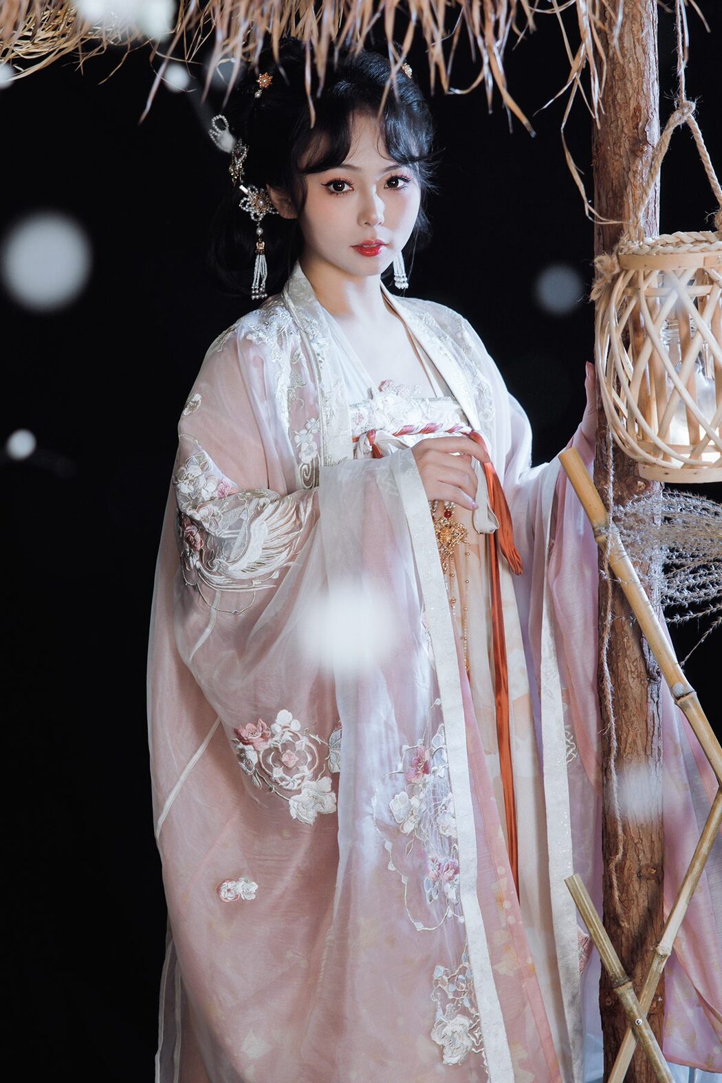YiTuYu艺图语 Vol.3720 Qian Mo Hong Chen Cover Photo