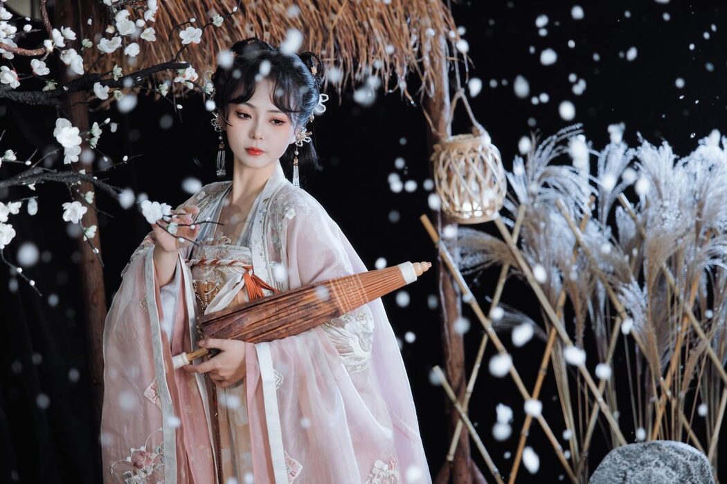 YiTuYu艺图语 Vol.3720 Qian Mo Hong Chen