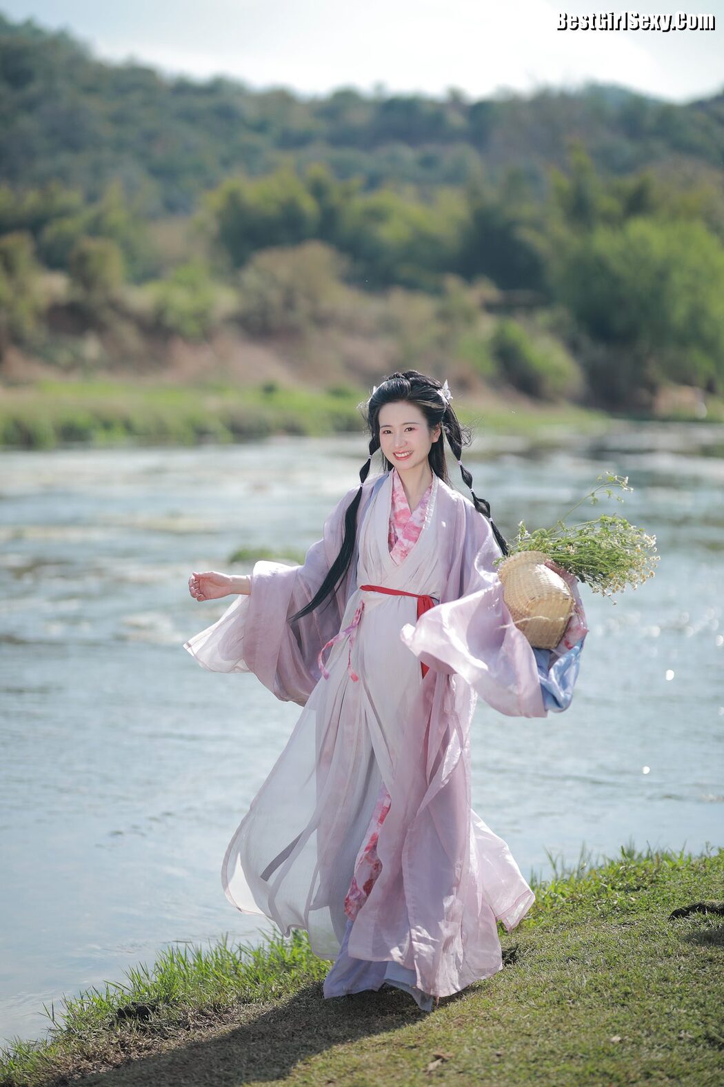 YiTuYu艺图语 Vol.3987 Yu Jin