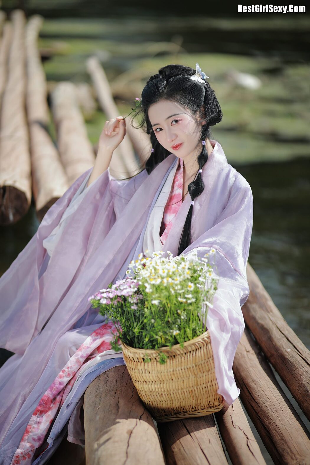 YiTuYu艺图语 Vol.3987 Yu Jin