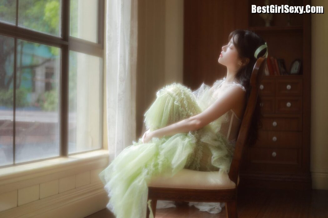 YiTuYu艺图语 Vol.3975 Ling Xiao Qi