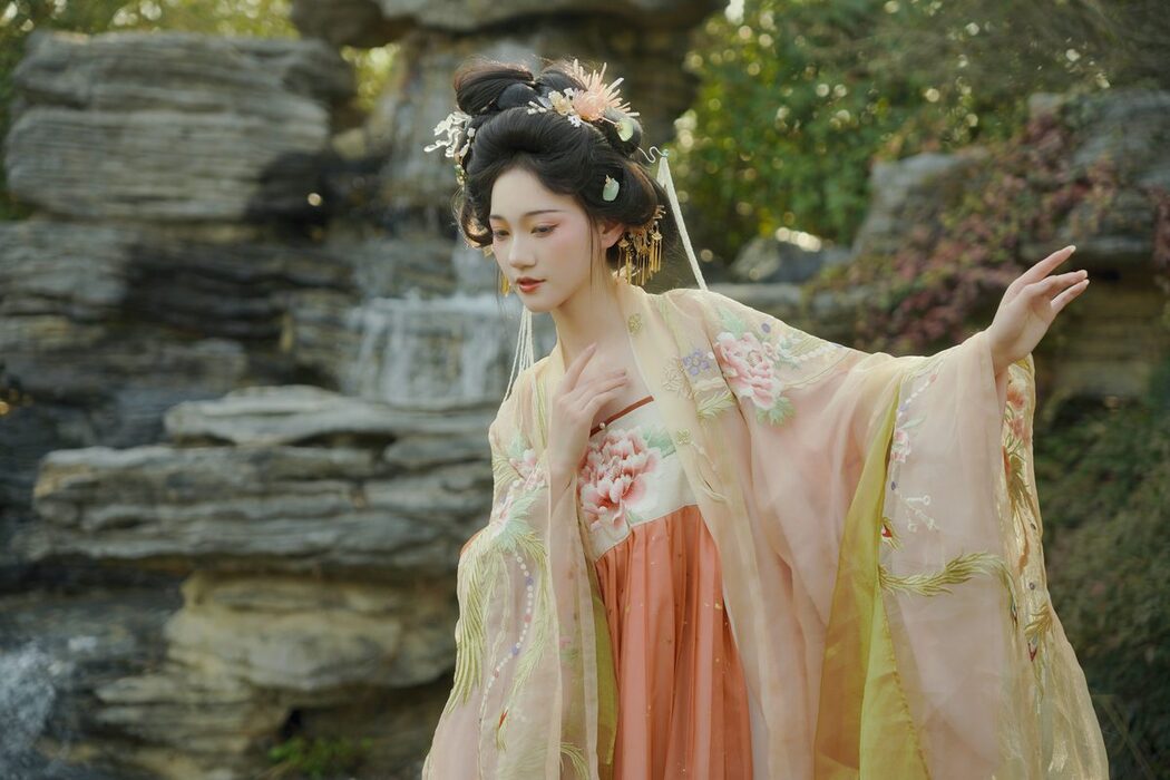 YiTuYu艺图语 Vol.3881 Qin Qin