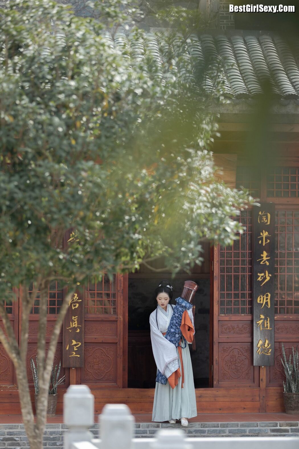 YiTuYu艺图语 Vol.3963 Zi Zi