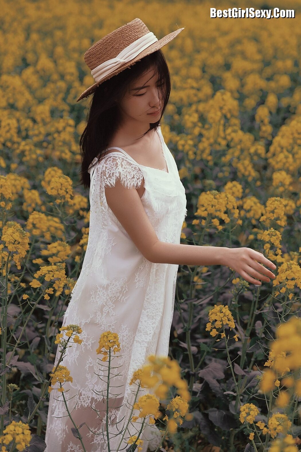 YiTuYu艺图语 Vol.3923 Yang Jia Xin