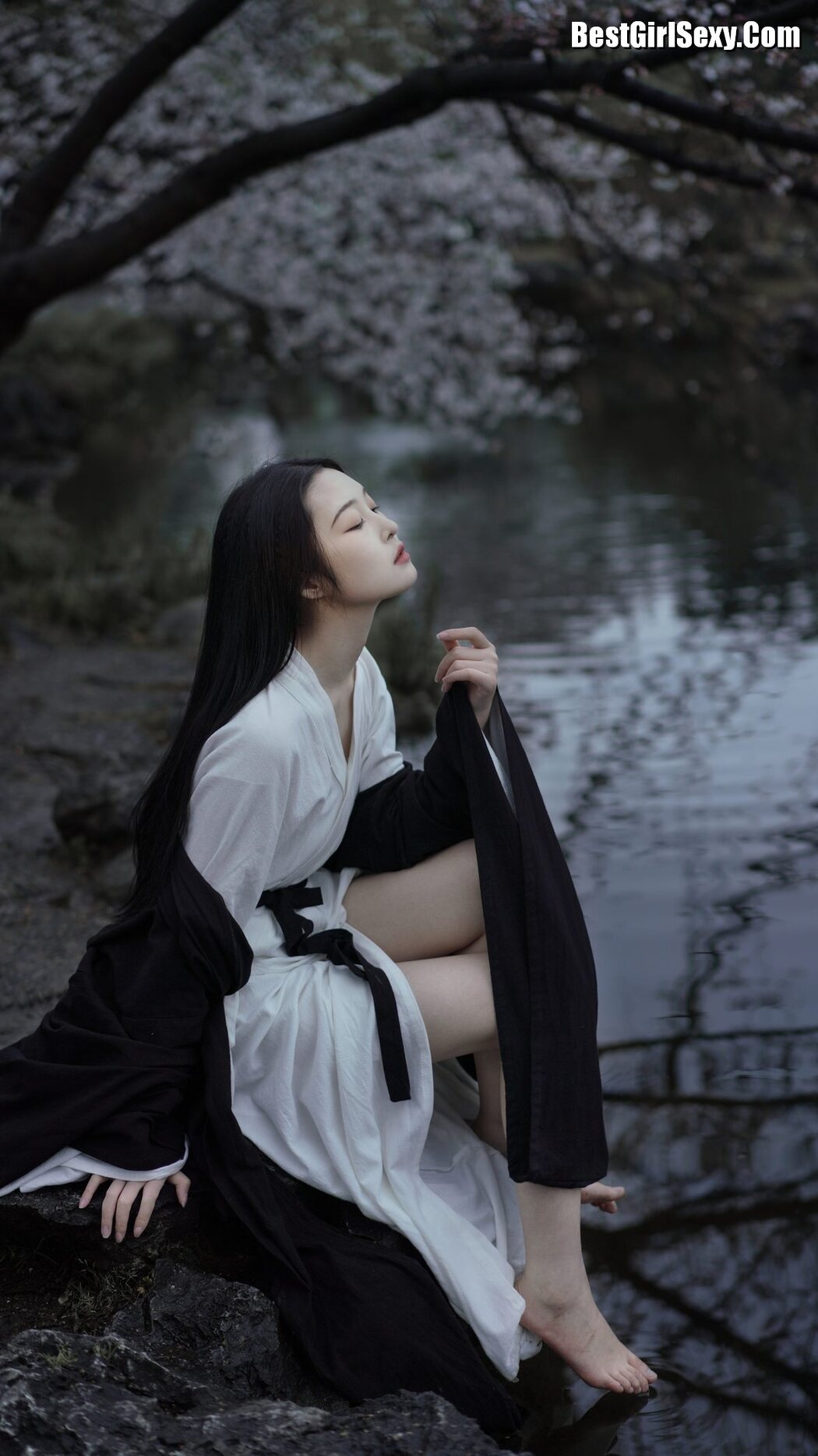 YiTuYu艺图语 Vol.3894 Ai Tan Xian De Xia Shang Zhou