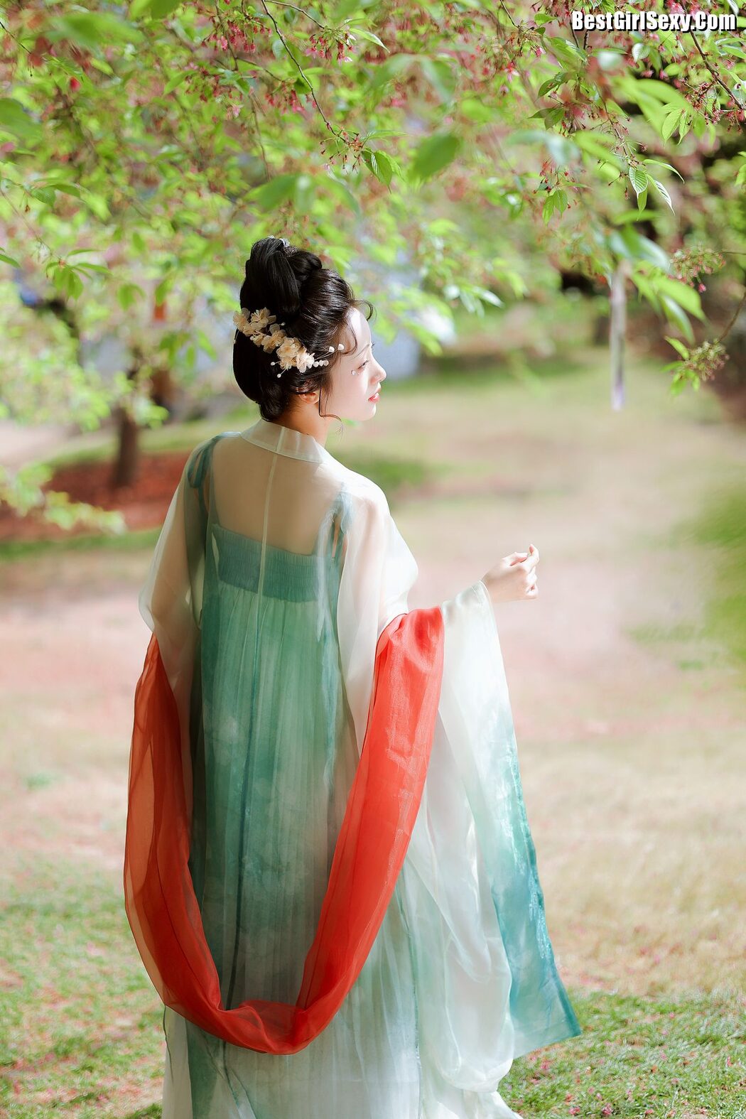 YiTuYu艺图语 Vol.3968 Jun Yin Lan