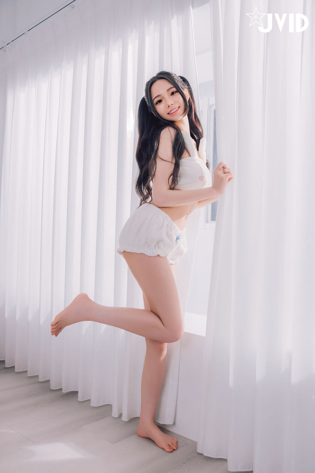 JVID Tai Ni 胎尼 And Jiu Jiu 啾啾 – 啾啾親自開箱豪華AI情慾娃娃Tiny 真人比例完美粉嫩E奶 激情互動舌吻揉奶樣樣來 Part2