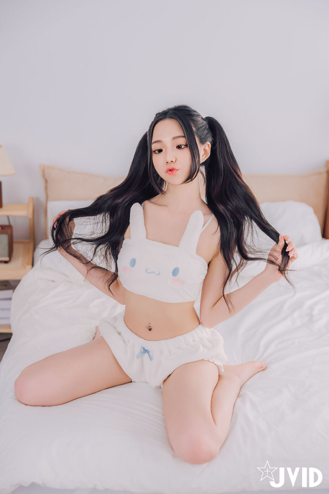 JVID Tai Ni 胎尼 And Jiu Jiu 啾啾 – 啾啾親自開箱豪華AI情慾娃娃Tiny 真人比例完美粉嫩E奶 激情互動舌吻揉奶樣樣來 Part2