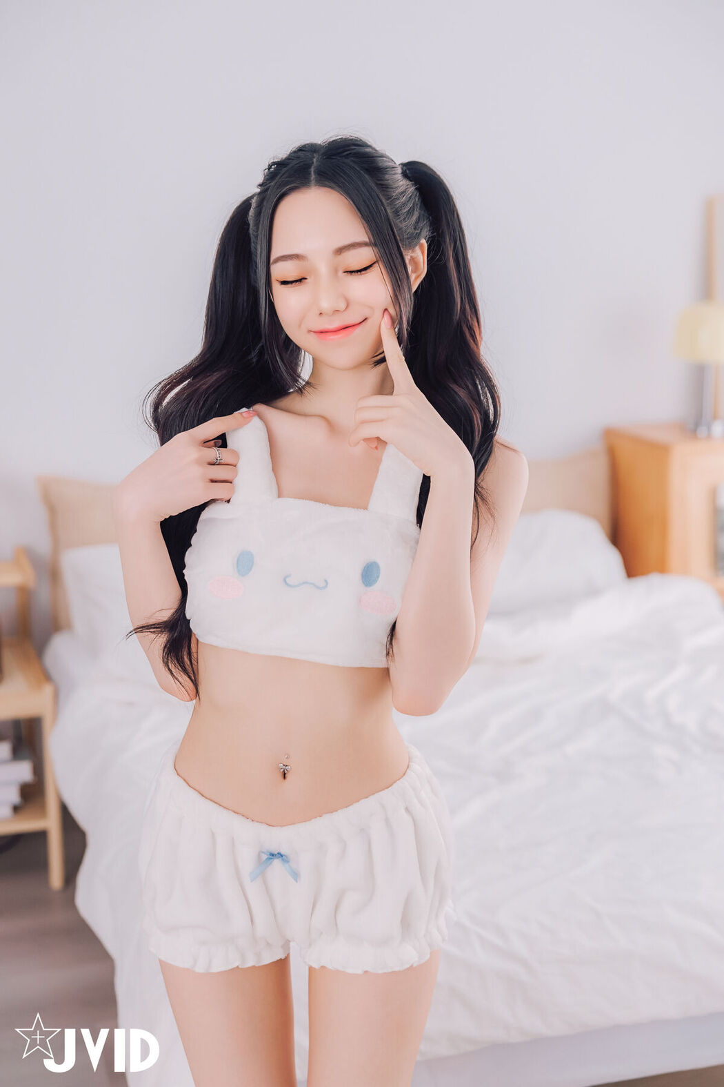 JVID Tai Ni 胎尼 And Jiu Jiu 啾啾 – 啾啾親自開箱豪華AI情慾娃娃Tiny 真人比例完美粉嫩E奶 激情互動舌吻揉奶樣樣來 Part1