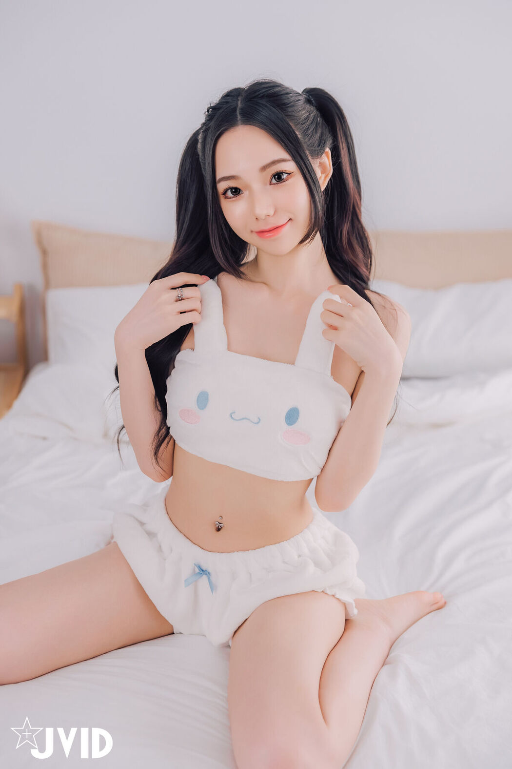 JVID Tai Ni 胎尼 And Jiu Jiu 啾啾 – 啾啾親自開箱豪華AI情慾娃娃Tiny 真人比例完美粉嫩E奶 激情互動舌吻揉奶樣樣來 Part2