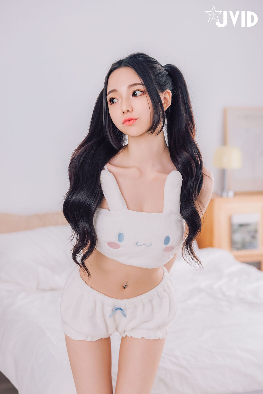 JVID Tai Ni 胎尼 And Jiu Jiu 啾啾 – 啾啾親自開箱豪華AI情慾娃娃Tiny 真人比例完美粉嫩E奶 激情互動舌吻揉奶樣樣來 Part1