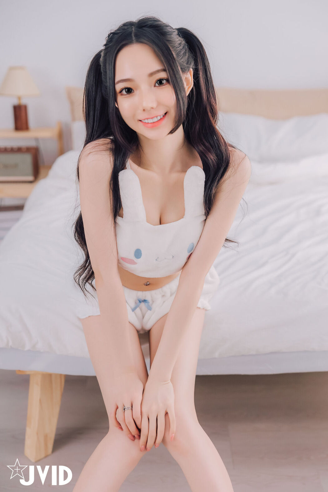 JVID Tai Ni 胎尼 And Jiu Jiu 啾啾 – 啾啾親自開箱豪華AI情慾娃娃Tiny 真人比例完美粉嫩E奶 激情互動舌吻揉奶樣樣來 Part2