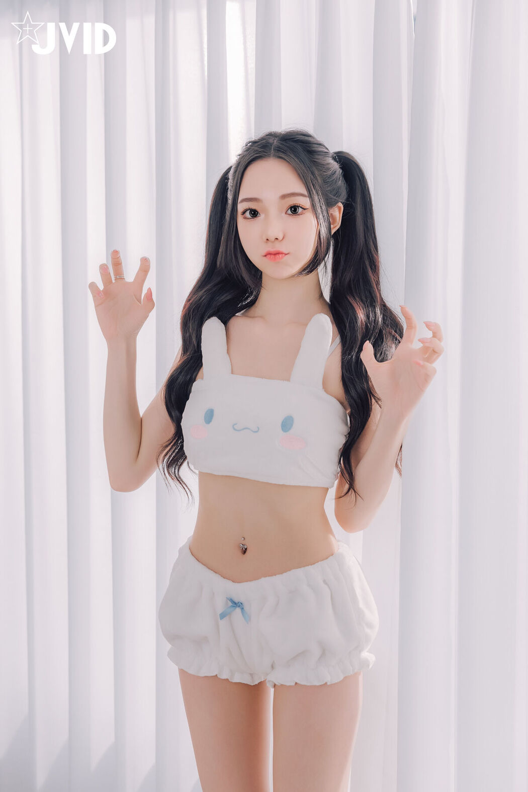 JVID Tai Ni 胎尼 And Jiu Jiu 啾啾 – 啾啾親自開箱豪華AI情慾娃娃Tiny 真人比例完美粉嫩E奶 激情互動舌吻揉奶樣樣來 Part2