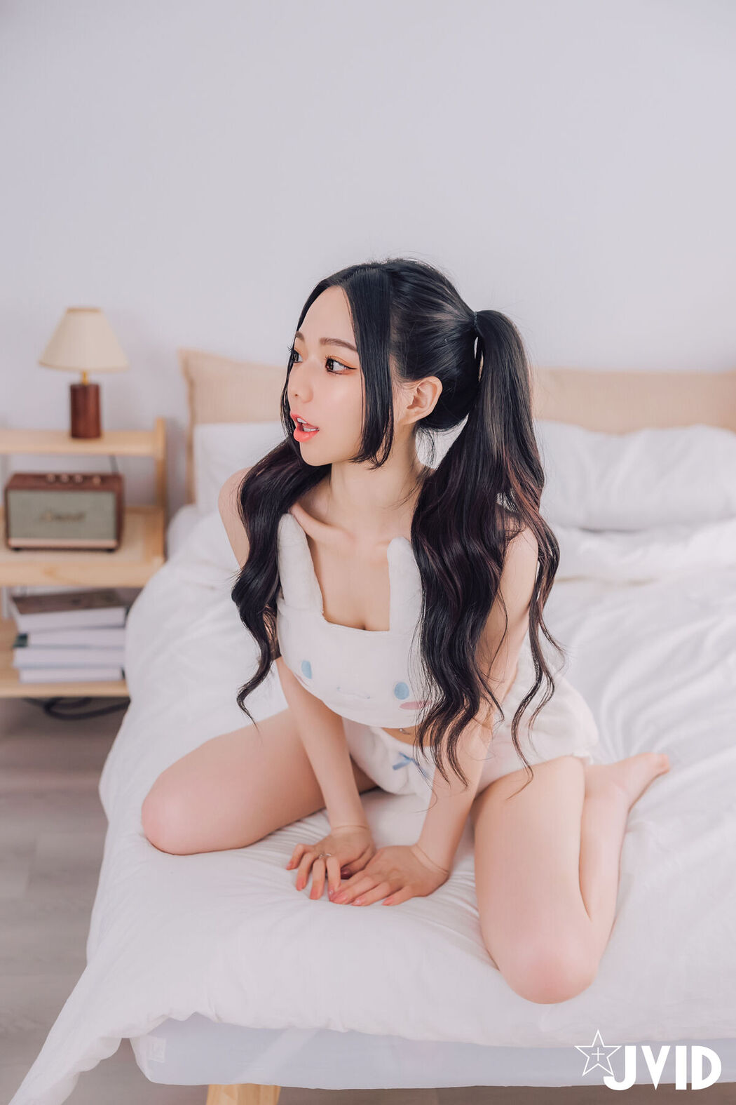 JVID Tai Ni 胎尼 And Jiu Jiu 啾啾 – 啾啾親自開箱豪華AI情慾娃娃Tiny 真人比例完美粉嫩E奶 激情互動舌吻揉奶樣樣來 Part2