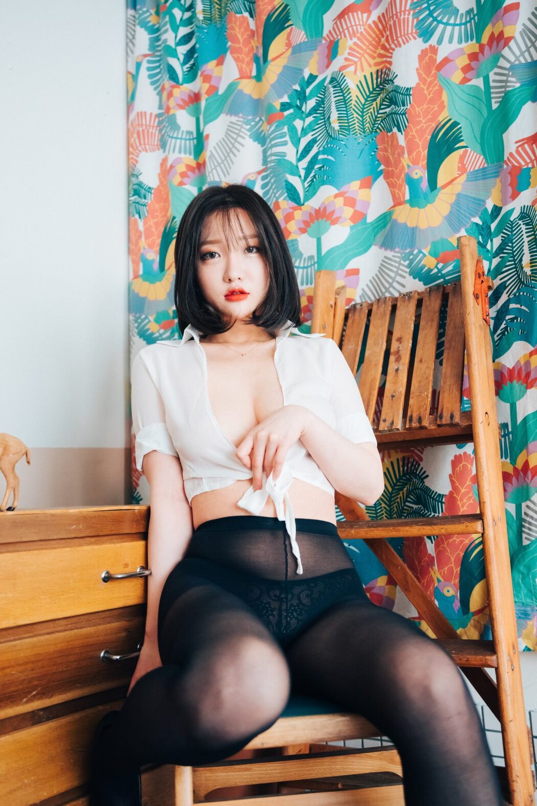 Loozy Officegirls Vacation Vol.1 Son Ye-Eun 손예은