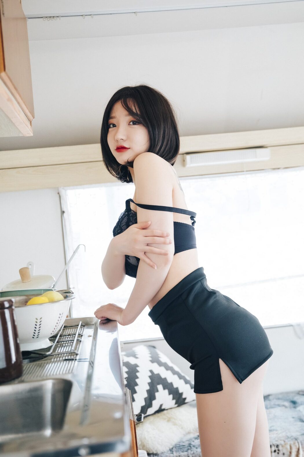 Loozy Officegirls Vacation Vol.2 Son Ye-Eun 손예은