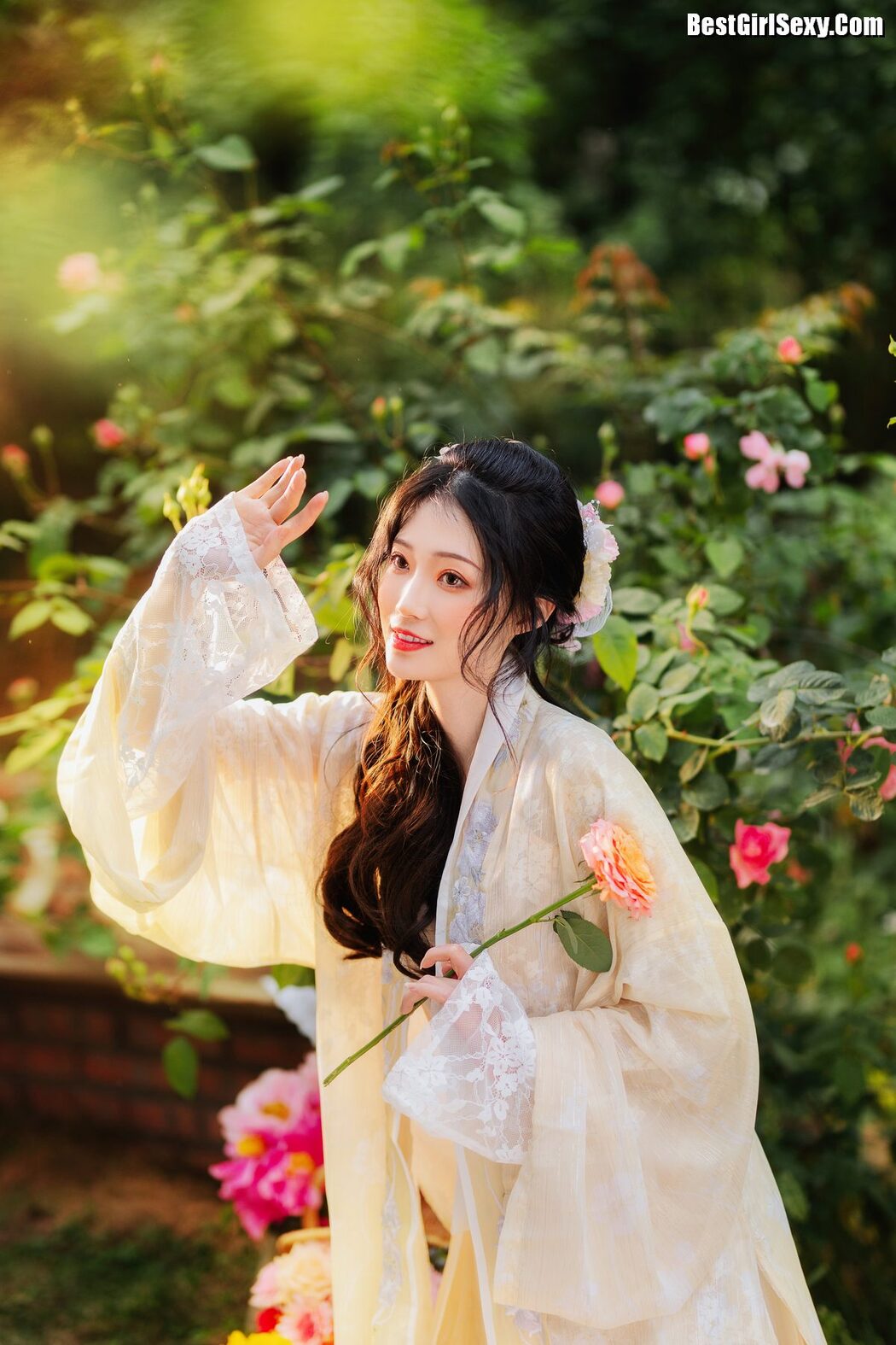 YiTuYu艺图语 Vol.4063 Liu Liu Yang Liu Liu
