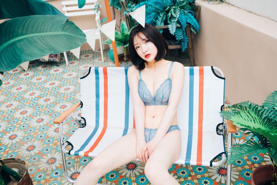 Loozy Summer Caravan – Son Ye-Eun 손예은